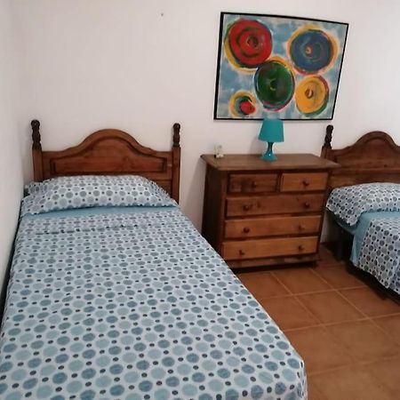 Habitacion En Un Bajo 2 Camas Individual Casa Compartida Abades  外观 照片
