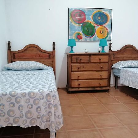 Habitacion En Un Bajo 2 Camas Individual Casa Compartida Abades  外观 照片