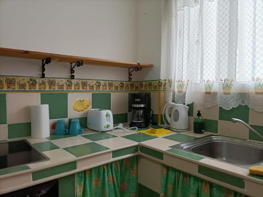 Habitacion En Un Bajo 2 Camas Individual Casa Compartida Abades  外观 照片