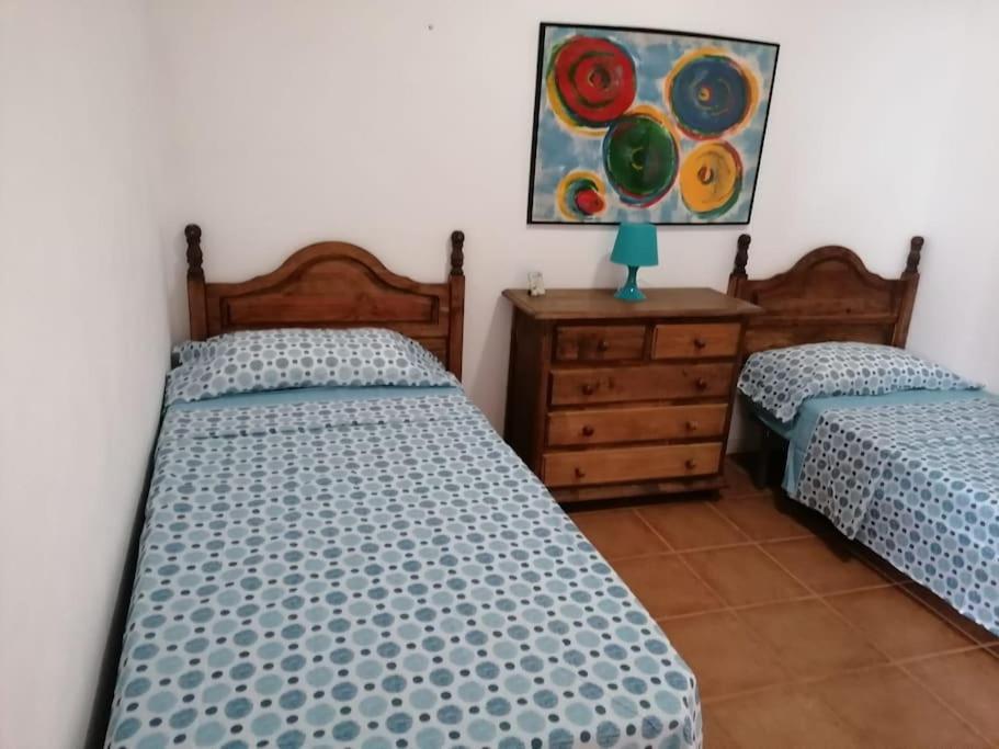 Habitacion En Un Bajo 2 Camas Individual Casa Compartida Abades  外观 照片