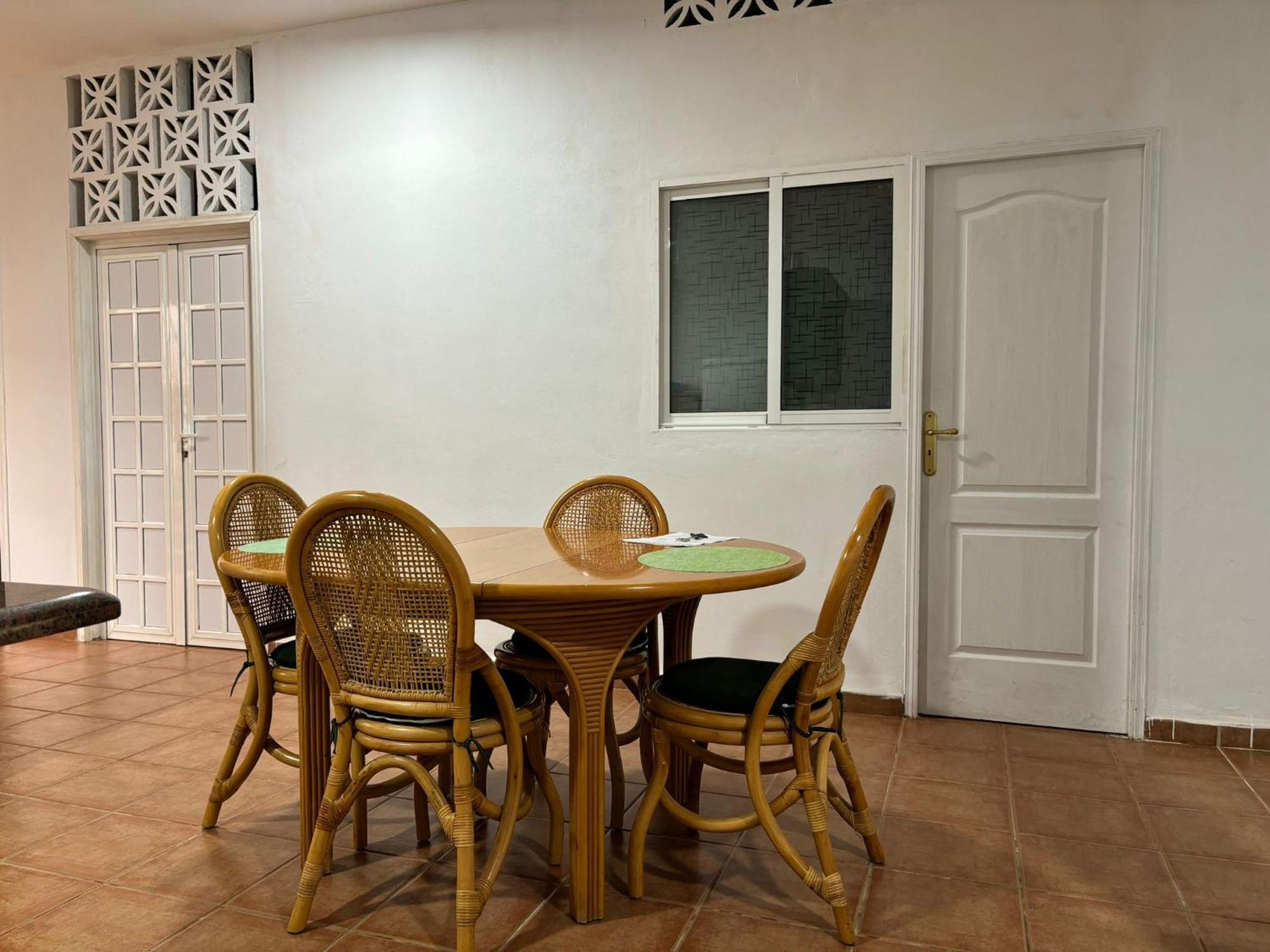 Habitacion En Un Bajo 2 Camas Individual Casa Compartida Abades  外观 照片